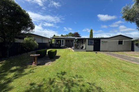 Photo of property in 9 Durham Crescent, Palmerston North, 4414