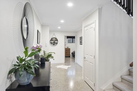 Photo of property in 104c Lake Road, Belmont, Auckland, 0622