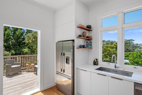 Photo of property in 6 Mollyhawk Place, Birkenhead, Auckland, 0626