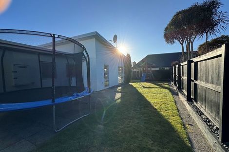 Photo of property in 2 Whio Close, Parklands, Christchurch, 8083