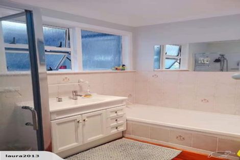 Photo of property in 7 Ellesmere Crescent, Pakuranga Heights, Auckland, 2010