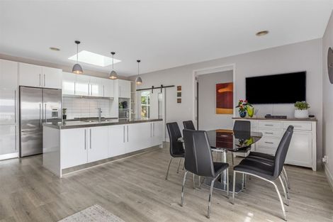 Photo of property in 22 Kowhai Street, Eastbourne, Lower Hutt, 5013