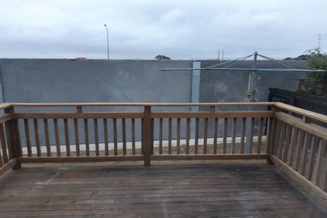 Photo of property in 2/7 Barbados Drive, Unsworth Heights, Auckland, 0632