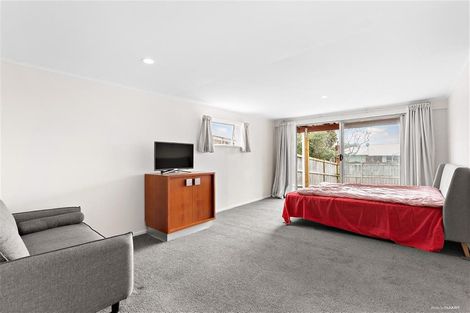 Photo of property in 1 Chatsworth Crescent, Pakuranga Heights, Auckland, 2010