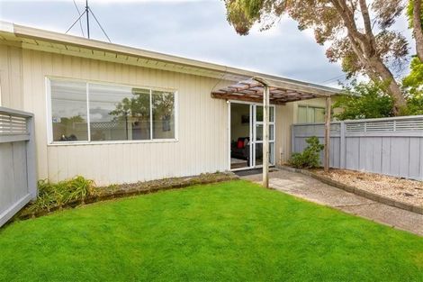 Photo of property in 2/200 Chivalry Road, Glenfield, Auckland, 0629