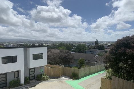 Photo of property in 2/6 South Pacific Place, Henderson, Auckland, 0612