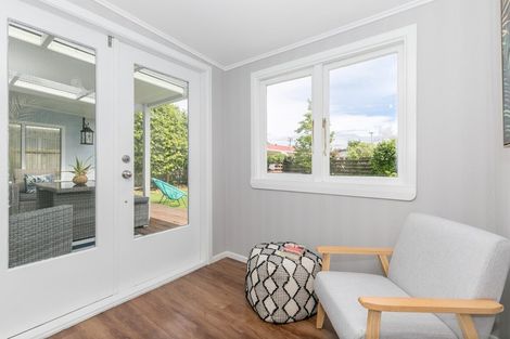 Photo of property in 23 Oxford Street, Fairfield, Hamilton, 3214