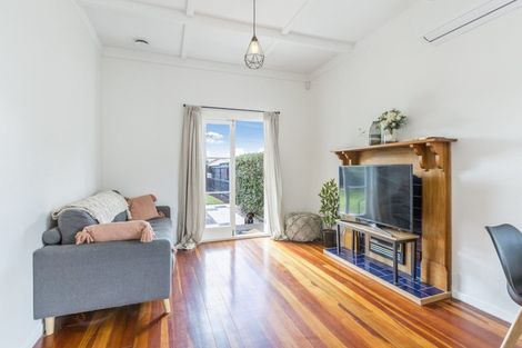 Photo of property in 15 Albert Street, Otahuhu, Auckland, 1062