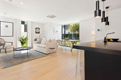 Photo of property in 18 Roa Road, Fendalton, Christchurch, 8041