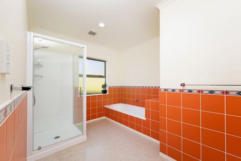 Photo of property in 2 Burgundy Park Avenue, Henderson, Auckland, 0612