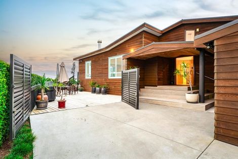 Photo of property in 32 Kahurangi Place, Snells Beach, 0920