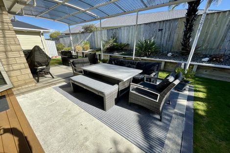 Photo of property in 23 James Nairn Grove, Riverstone Terraces, Upper Hutt, 5018
