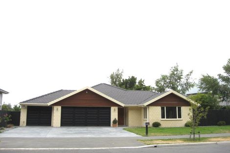 Photo of property in 102 Rothesay Road, Parklands, Christchurch, 8083