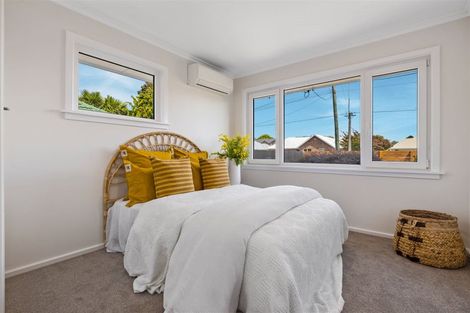 Photo of property in 136 Avonhead Road, Avonhead, Christchurch, 8042