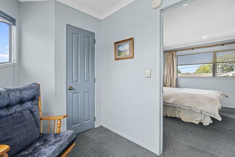 Photo of property in 3 Mahoe Street, Strandon, New Plymouth, 4312