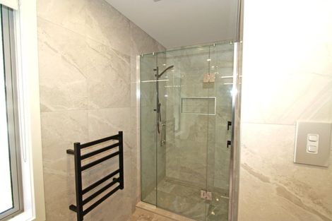 Photo of property in 5 Waterloo Place, Westown, New Plymouth, 4310