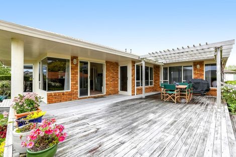 Photo of property in 18 Kinross Drive, Merrilands, New Plymouth, 4312