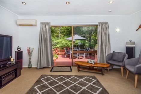 Photo of property in 9 Eugen Place, Bayview, Auckland, 0629