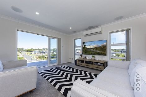 Photo of property in 2 Tauwaka Crescent, Riverhead, 0820