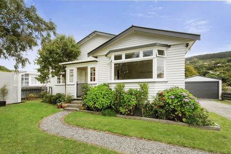 Photo of property in 22 Ngatitoa Street, Tawa, Wellington, 5028