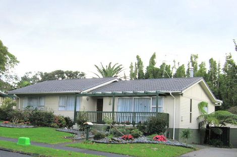Photo of property in 10 Booralee Avenue, Botany Downs, Auckland, 2010