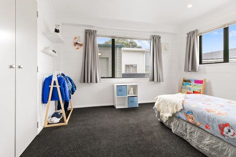 Photo of property in 210 Queens Drive, Lyall Bay, Wellington, 6022