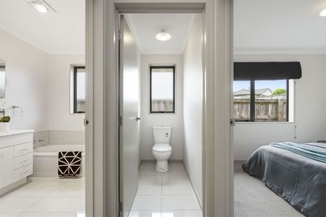 Photo of property in 20 Max Landing, Grandview Heights, Hamilton, 3200