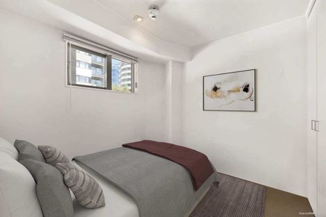 Photo of property in 4 Staveley Avenue, Mount Roskill, Auckland, 1041