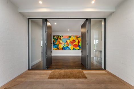 Photo of property in 32 Sandpiper Avenue, Point Wells, 0986