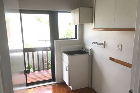 Photo of property in 1/13 Exeter Place, Unsworth Heights, Auckland, 0632