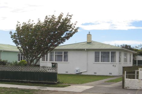 Photo of property in 43 Selwyn Crescent, College Estate, Whanganui, 4500