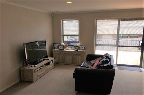 Photo of property in 100 George Deane Place, Greenhithe, Auckland, 0632