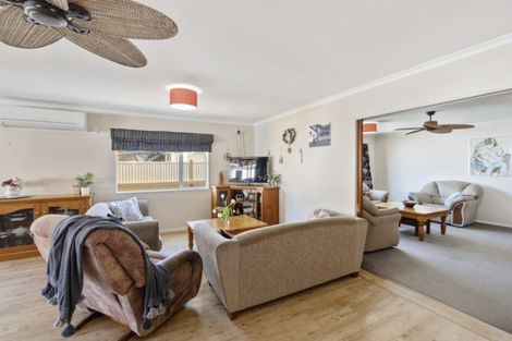 Photo of property in 104 Kowhai Street, Naenae, Lower Hutt, 5011