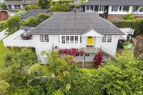 Photo of property in 5 Page Point, Mellons Bay, Auckland, 2014