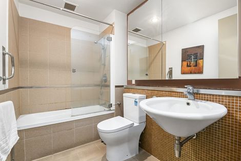 Photo of property in Latitude 37 East Apartments, 1h/20 Pakenham Street East, Auckland Central, Auckland, 1010