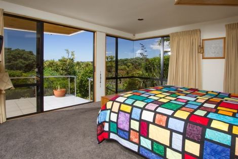 Photo of property in 2/19 Churchill Road, Murrays Bay, Auckland, 0630