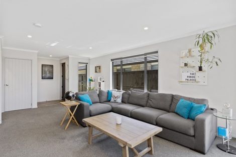 Photo of property in 15 Ponga Place, Papamoa Beach, Papamoa, 3118