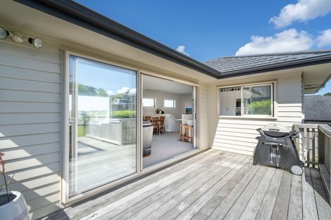 Photo of property in 9 Namsan Close, Fairview Heights, Auckland, 0632