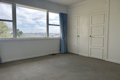 Photo of property in 392 Glenfield Road, Glenfield, Auckland, 0629