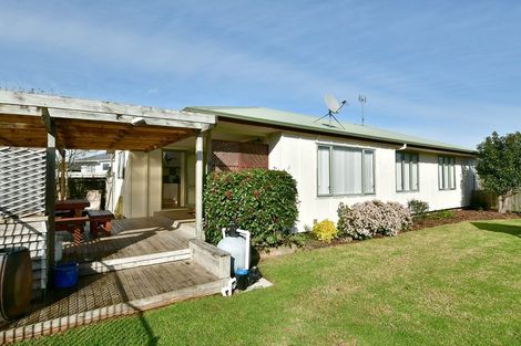 Photo of property in 20 Aitkenhead Court, Parakai, 0830