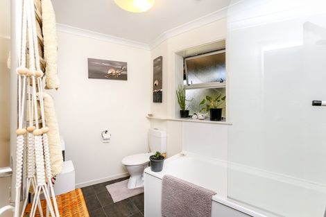 Photo of property in 4 Holloway Road, Omata, New Plymouth, 4374