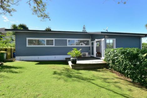 Photo of property in 44 Hogans Road, Glenfield, Auckland, 0629