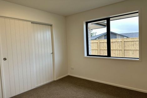 Photo of property in 24 Pahiki Crescent, Levin, 5510