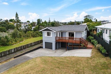 Photo of property in 15 Matipo Road, Te Atatu Peninsula, Auckland, 0610