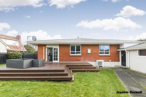 Photo of property in 9 Innes Place, Roslyn, Palmerston North, 4414