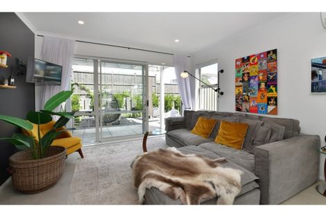 Photo of property in 2 Couldrey Crescent, Red Beach, 0932