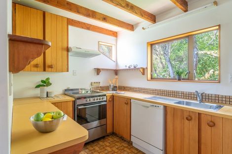 Photo of property in 18 Roys Road, Plimmerton, Porirua, 5026