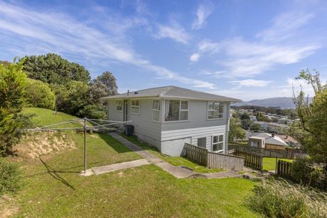 Photo of property in 8 Penguin Grove, Waitangirua, Porirua, 5024