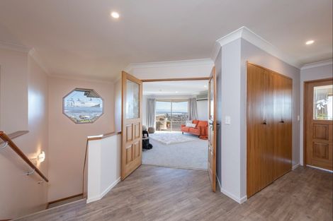 Photo of property in 18 Clairmont Heights, Stoke, Nelson, 7011