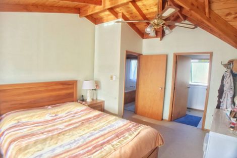 Photo of property in 38 Marina View Drive, West Harbour, Auckland, 0618